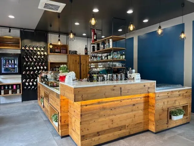 בית הארחה Airuno Rooms