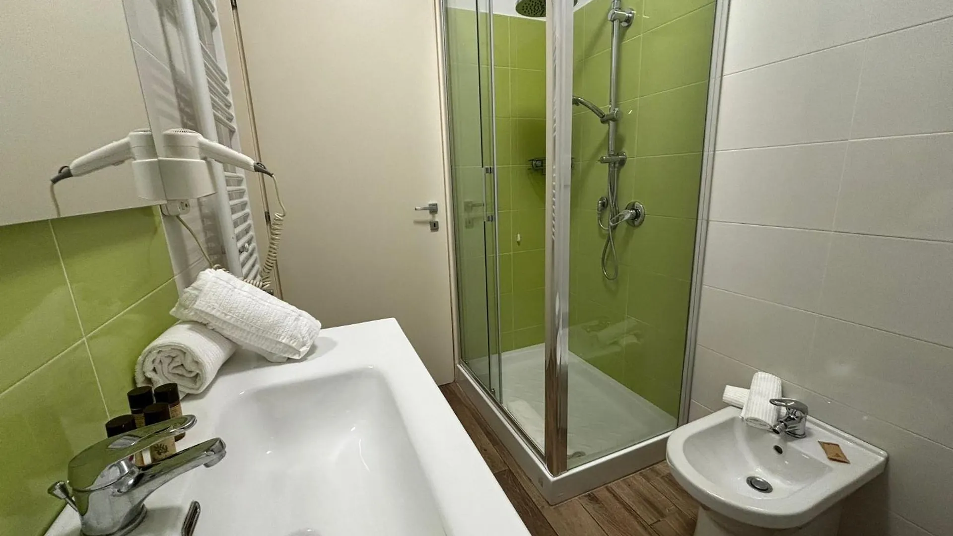Airuno Rooms 0*,  Italy