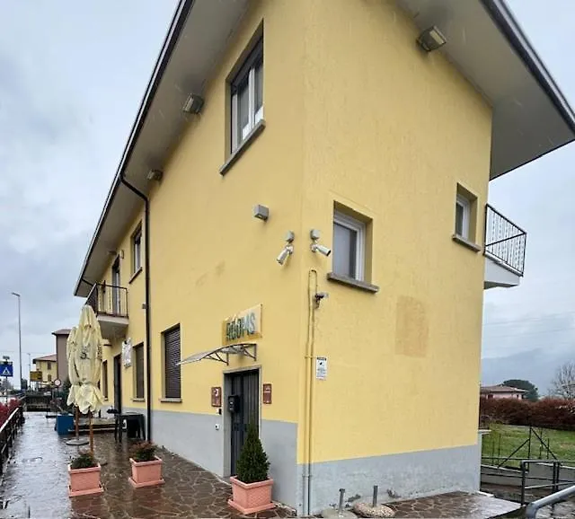 Airuno Rooms 0*,  Italy